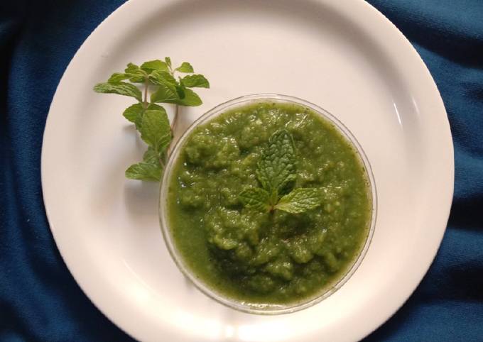 कच्चे आम की खट्टी मीठी चटनी (Kache aam ki khatti meethi chutney recipe in  hindi) रेसिपी बनाने की विधि in Hindi by Shraddha Tripathi - Cookpad