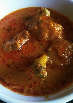 चिकन मालवणी (malvani chicken recipe in marathi) रेसिपी चे मुख्य फोटो