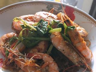 กุ้งอบวุ้นเส้นในหม้อหุงข้าว
