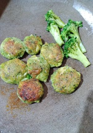 ব্রকোলি টিক্কি (Broccoli tikki recipe in bengali) রেসিপির প্রধান ছবি