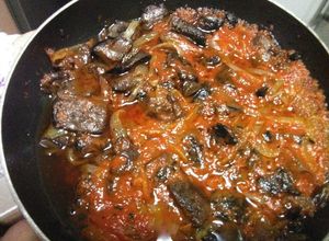 Una foto de Sangre de pollo encebollado y tomate