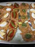 Bocados de atún con tomate decorado
