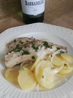 Una foto de Dorada al vino blanco