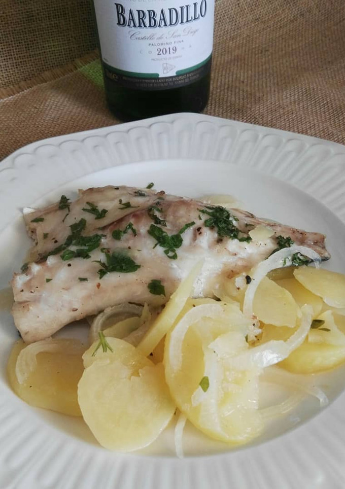 Una foto de Dorada al vino blanco
