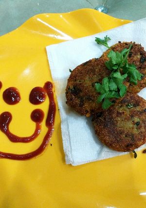 A picture of Suji aloo cutlets.