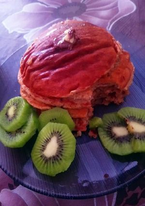 Una foto de Pancakes o hotcakes de avena y mantequilla de maní, sin huevos. 🥚