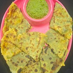 Palak paneer paratha A picture of Palak paneer paratha.