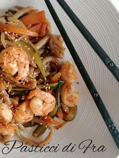 Foto di Soba Noodles con verdure e gamberi