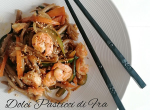 Foto di Soba Noodles con verdure e gamberi