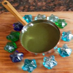 A picture of Coriander garlic chutney.