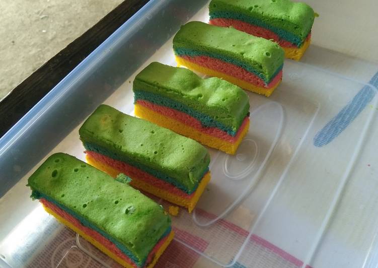 Langkah Mudah untuk Menyiapkan Rainbow cake 2 telur Anti Gagal