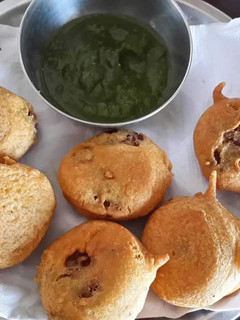 A picture of Batata vada.