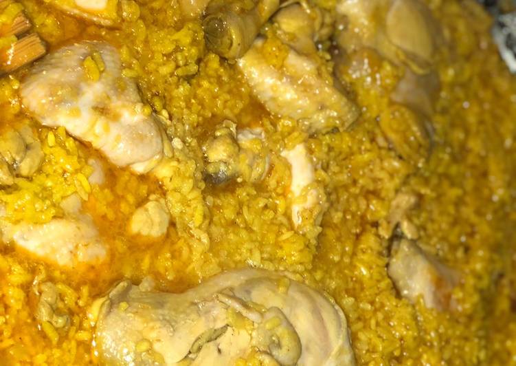 Paella con pollo