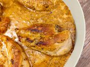 Une photo de poulet fermier