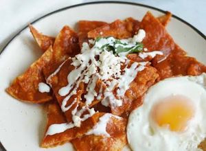 Una foto de Chilaquiles Rojos