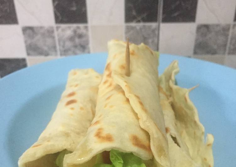 Kebab sosis sawi putih