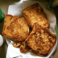 A picture of French toast.