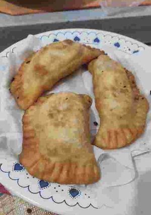 Una foto de Empanadas de panchos, panceta y queso