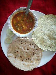 आलू मटर की सब्जी (Aloo matar ki sabzi recipe in hindi) रेसिपी मुख्य फोटो