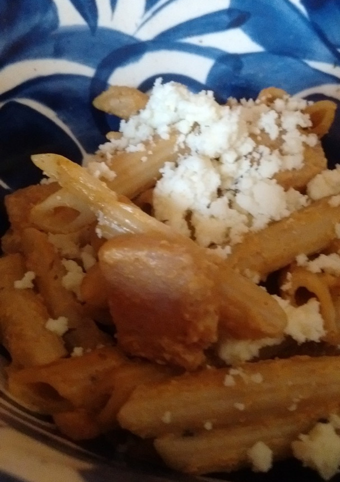 Una foto de Pasta con chuleta en crema de chipotle