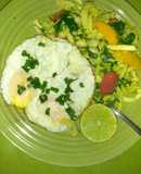 Huevos estrellados con arroz mixto