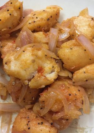 A picture of Onion idli.