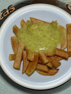 Una foto de Patatas fritas con all i oli