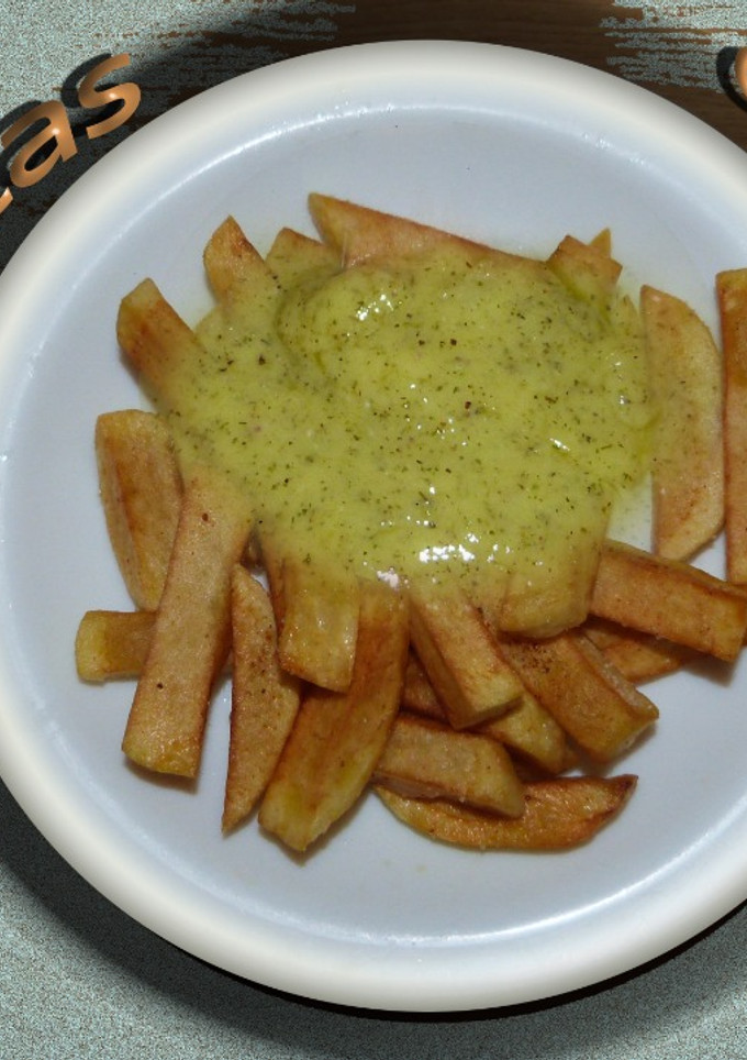 Una foto de Patatas fritas con all i oli