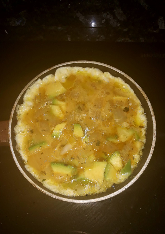 Una foto de Tortilla de cebolla con aguacate