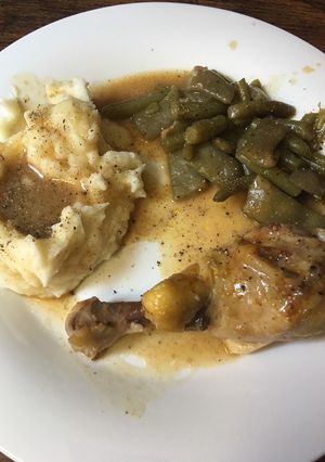 A picture of Easy crockpot chicken dinner.