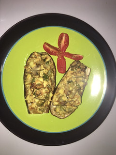 Una foto de Berenjena rellena -baja en carbohidratos
