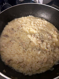 Una foto de Arroz con pollo tipo risotto, fácil, rico y apto para toda la familia
