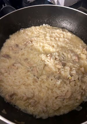Una foto de Arroz con pollo tipo risotto, fácil, rico y apto para toda la familia