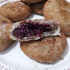 A picture of Chinese rose cake.