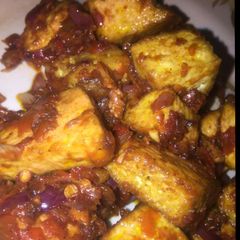 A picture of Awara in hot sauce.