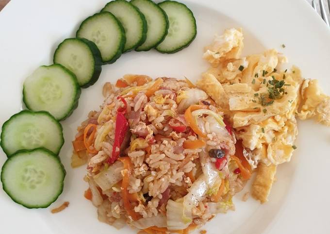 Langkah Mudah untuk Membuat Nasi goreng bacon spesial(nonhalal) yang Enak