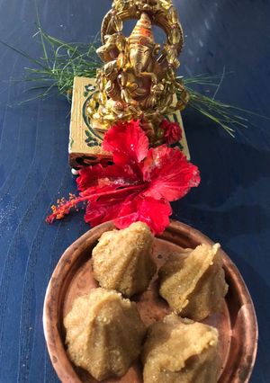 મોદક લાડુ (Modak Ladoo Recipe In Gujarati) રેસીપી મુખ્ય ફોટો