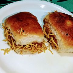 A picture of Dabeli.