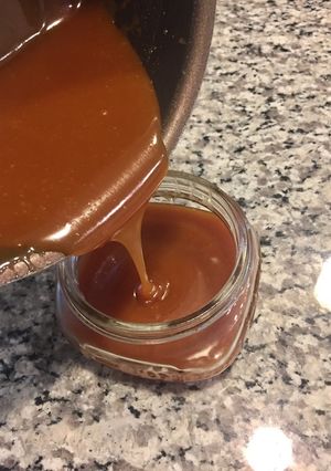 รูปของ Salted caramel sauce homemadeซอสคาราเมลเค็ม