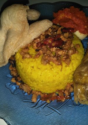 Foto resep Nasi kuning aneka lauk