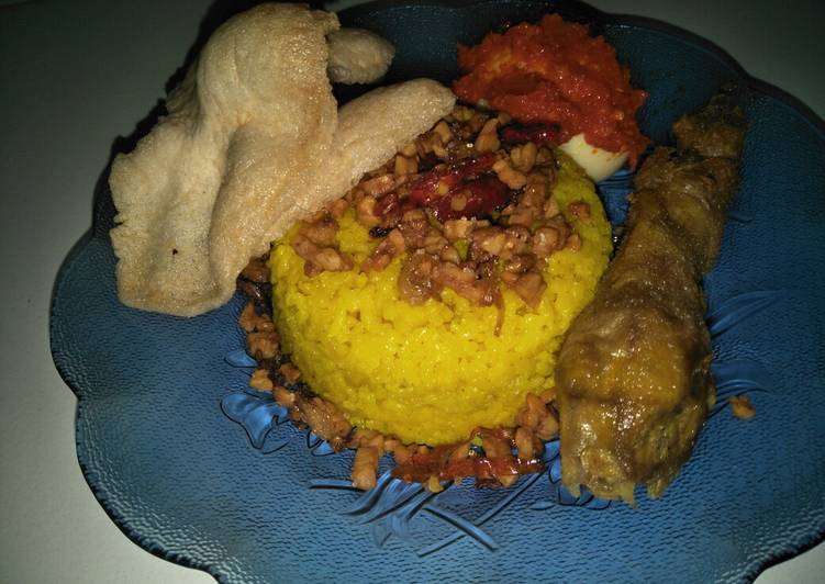 Rahasia Membuat Nasi kuning aneka lauk yang Bikin Ngiler