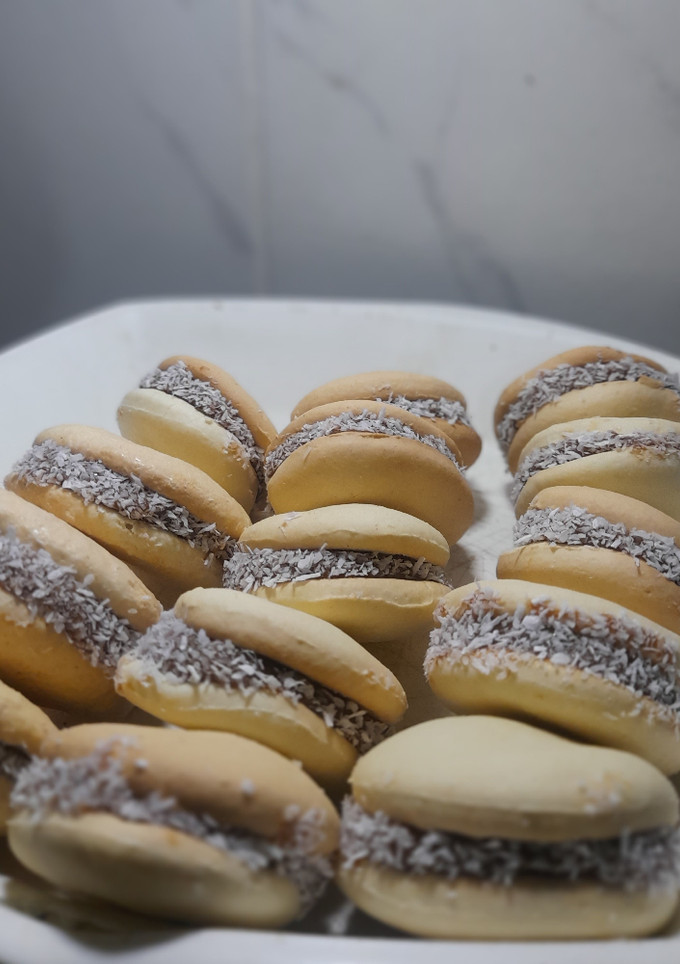 Una foto de Alfajores de maicena fáciles