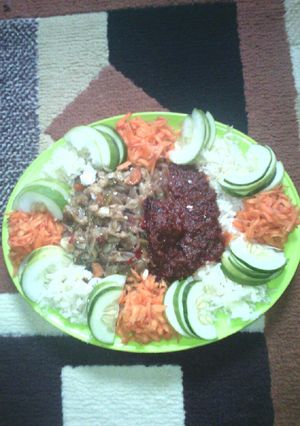 A picture of Rice and stew wit veggies.