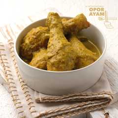 A picture of Opor Ayam.