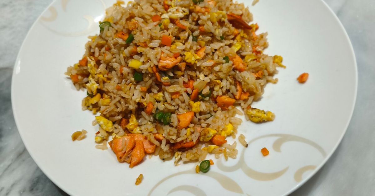 Nasi goreng salmon