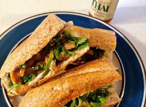 Hình của món Bánh Mì Thịt Gà Xé dễ ợt/ Easy Chicken Banh Mi.