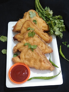 ब्रेड पकोड़ा (Bread pakoda recipe in Hindi) रेसिपी मुख्य फोटो