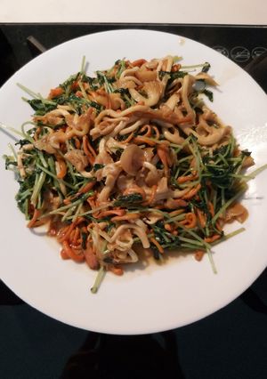 Foto resep Tumis cordyceps, golden mushrooms dan peas sprout