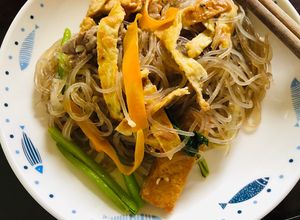 Hình của món Miến xào thịt heo.