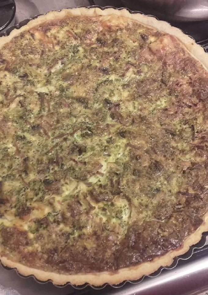 Una foto de Quiche de brócoli, setas y bacon